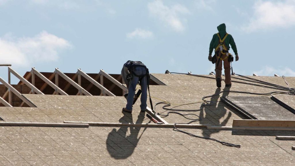 men-working-on-new-roof-in-salisburg-nc